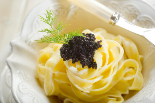 Tagliatelle al caviale e panna