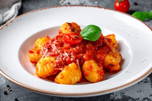 Gnocchetti sardi allo zafferano e pomodoro: ricetta semplice e raffinata