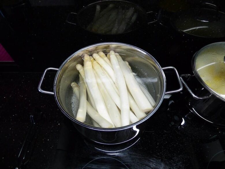 Asparagi in cottura