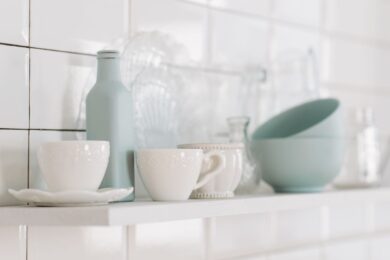 10 idee originali per sistemare le tazze in cucina