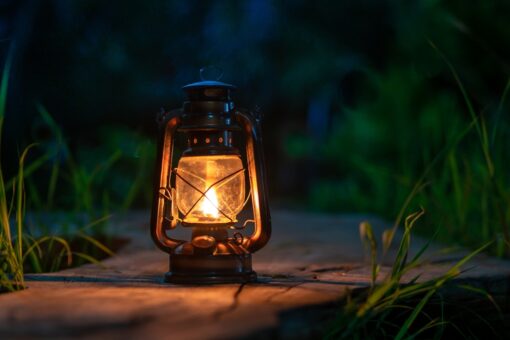Video – Dal minimal al decorativo: le lanterne da giardino che trasformano subito l’atmosfera