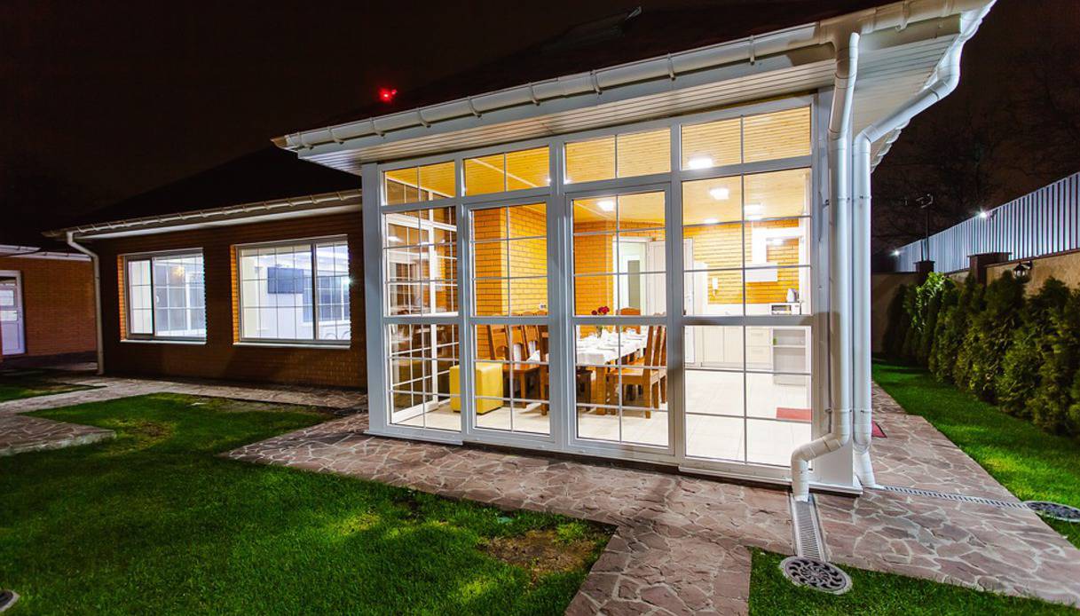 Veranda prefabbricata: idee, progetti, costi
