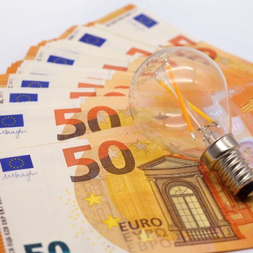 Risparmio in bolletta luce e gas, Poste Italiane lancia offerta a prezzo fisso