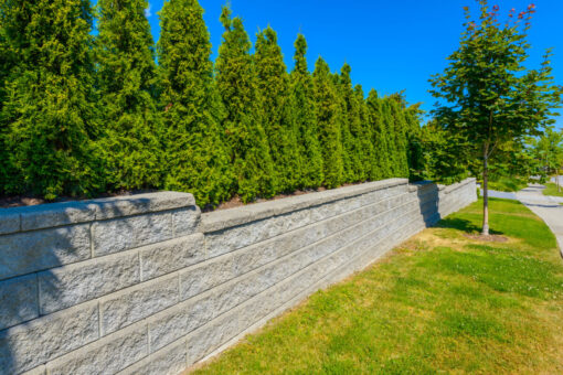 Muro di cinta in giardino, servono permessi per costruirlo?