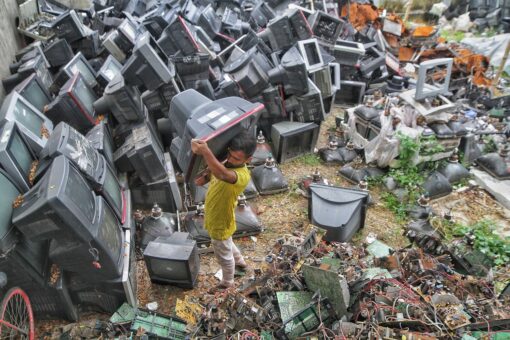 In Ghana continua a crescere il commercio illecito dei rifiuti elettronici