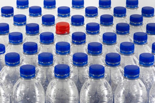 Un litro d’acqua può contenere centinaia di migliaia di nanoplastiche