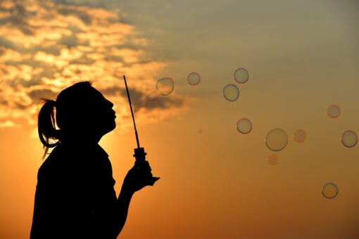 Combustibili solari: ecco come produrli grazie alle bolle di sapone