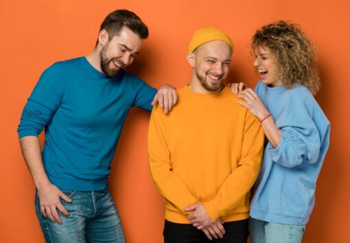 Colori della Stagione: Le Nuove Tonalità da Indossare con Stile