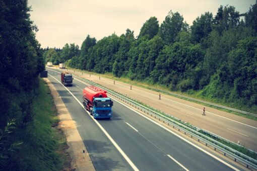 Il trasporto merci e l’inquinamento: la decarbonizzazione è lontana