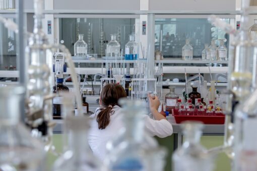 Sostanze chimiche: l’AI può ridurre le sperimentazioni animali