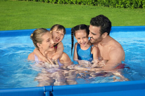 Questa piscina fuori terra OBI che sta conquistando grandi e piccoli