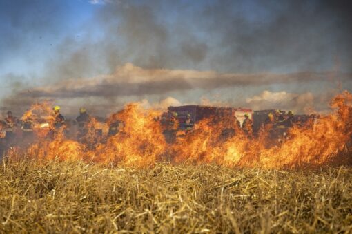 Aerei militari e armi: emissioni record e smog nei cieli