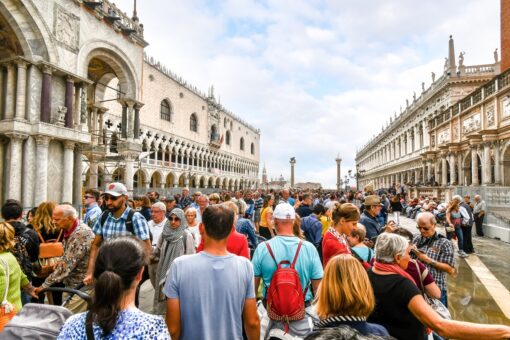 Turismo di massa: la piaga insostenibile delle città