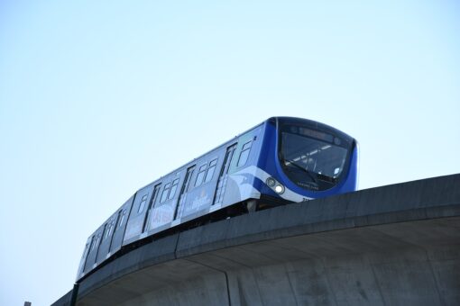 Nasce il primo treno solare a impatto zero: cambia il trasporto ferroviario