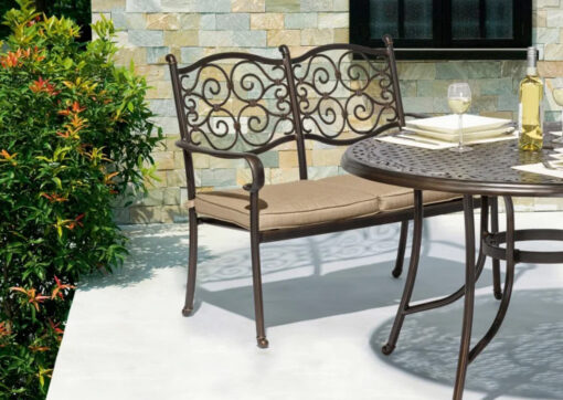 OBI, 5 panchine per un giardino romantico