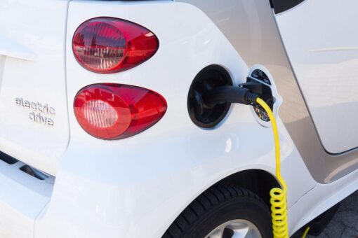AUTO ELETTRICA: come si RICARICA?