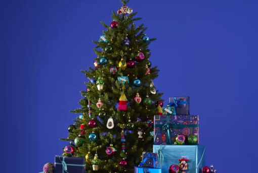 Addio ai soliti addobbi: Maisons du Monde rivoluziona l’albero di Natale