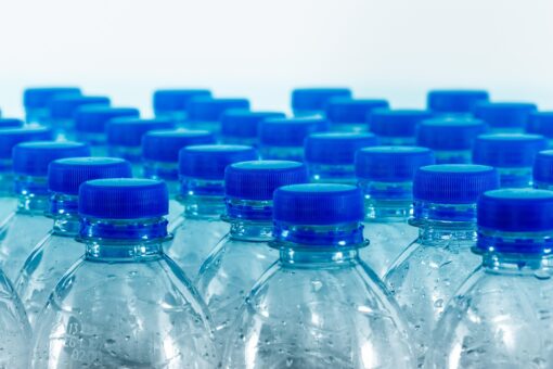 Video – Nuovo obbligo UE sulle bottiglie di plastica dal 1° gennaio