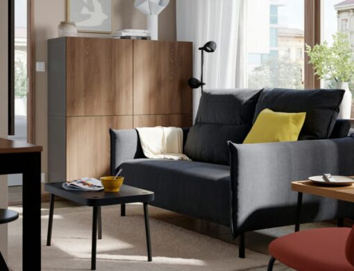 Se hai un soggiorno piccolo, questo nuovo divano IKEA potrebbe risolverti tutto
