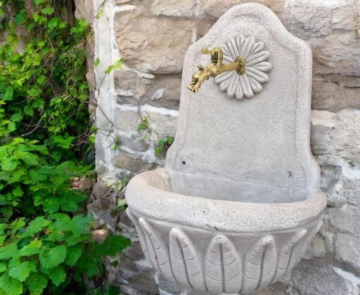 Leroy Merlin punta sulla pietra: le fontane da giardino che fanno la differenza