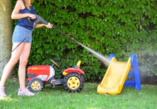 Pulizie outdoor veloci ed efficaci con le idropulitrici Leroy Merlin