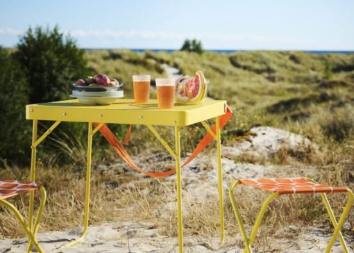 Balconi piccoli? Questi tavoli pieghevoli IKEA sono la soluzione perfetta