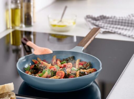 Rivoluzione in cucina: IKEA elimina PFAS e PTFE da pentole e padelle