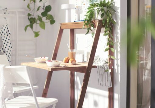 Costa pochissimo ma è geniale: il tavolo IKEA perfetto per balconi piccoli