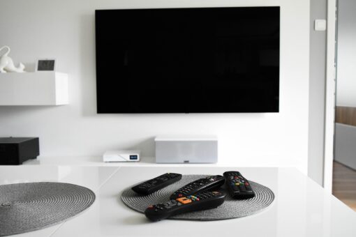 Come appendere la tv al muro senza supporto