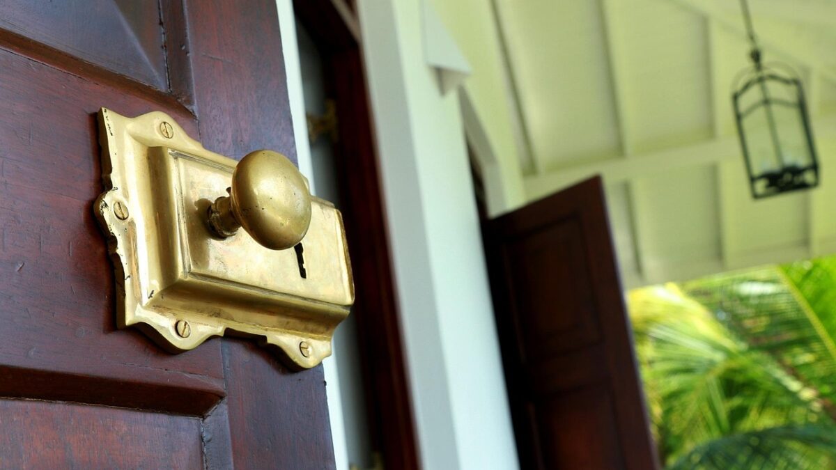 House, Door House, Door