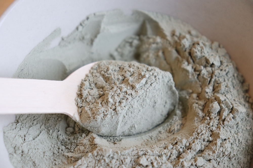 Close-up,Of,A,Bowl,Of,Green,Clay,With,A,Wooden Close-up,Of,A,Bowl,Of,Green,Clay,With,A,Wooden