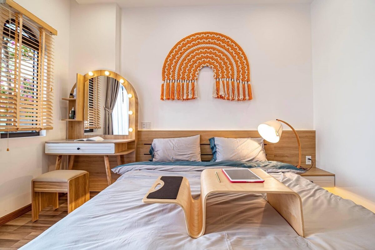 Camera da letto con pareti color avorio: ispirazioni cromatiche e di arredo