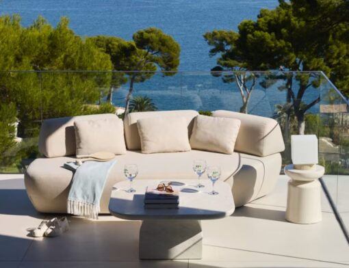 L’outdoor total white è il trend dell’estate: da Maisons du Monde ora è anche in saldo