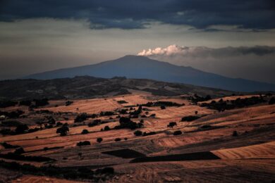 L’Etna torna a far parlare di sé: cosa c’è davvero dietro le eruzioni di queste settimane
