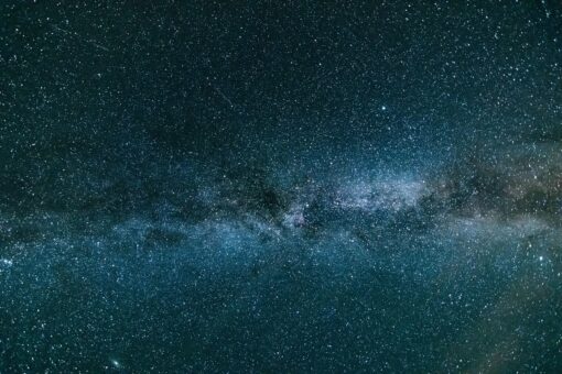 Ha meno di 300 abitanti ma un cielo che vale il viaggio: il borgo italiano premiato per le sue stelle