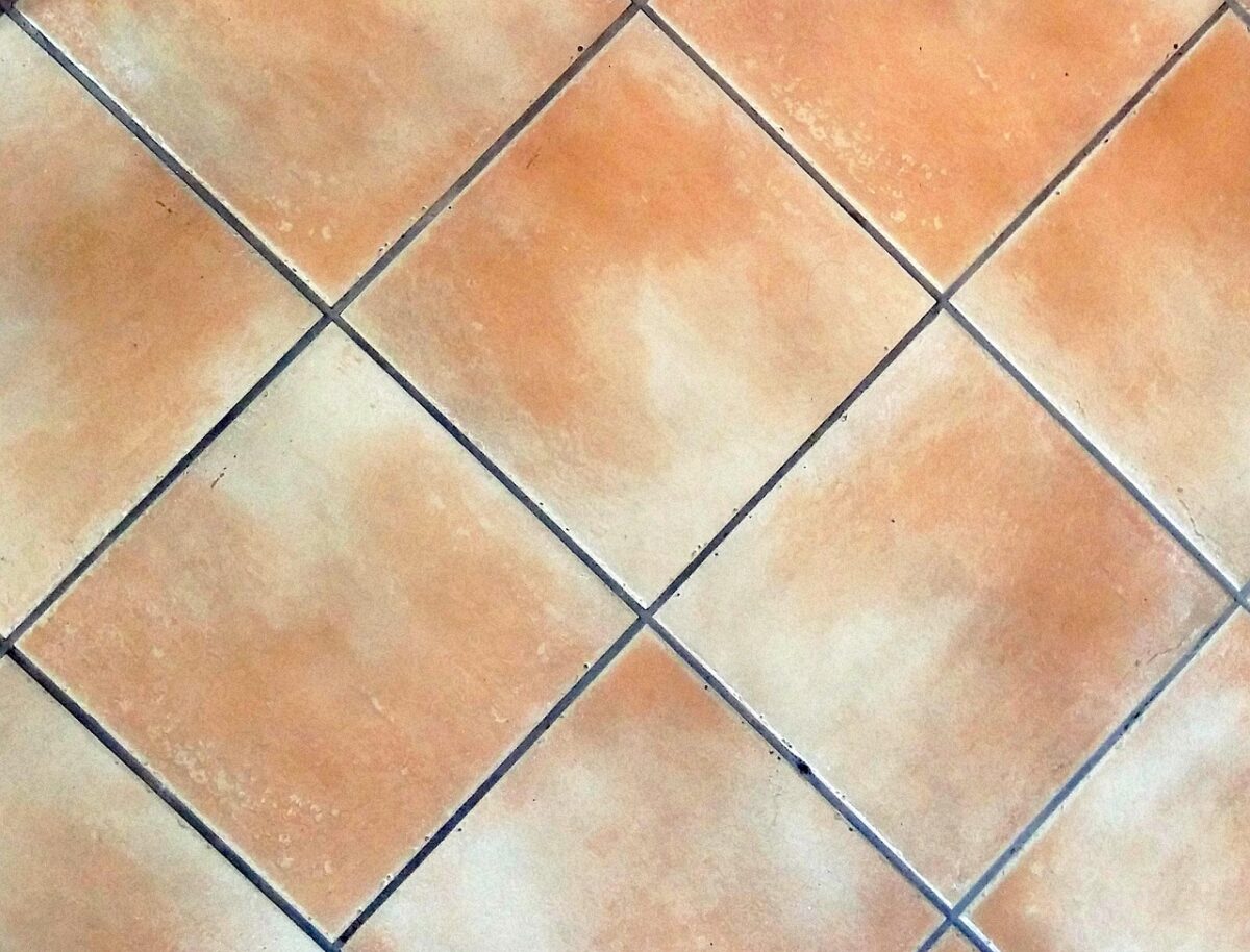 PIASTRELLE PIASTRELLE