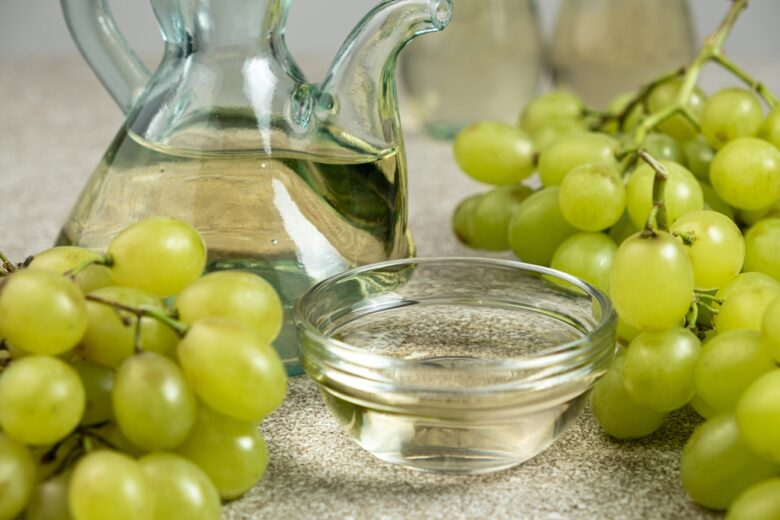 Wine,White,Natural,Vinegar,In,Gravy,Bowl.