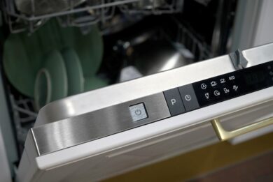 La lavastoviglie puzza? Controlla subito queste cose per dire addio ai cattivi odori