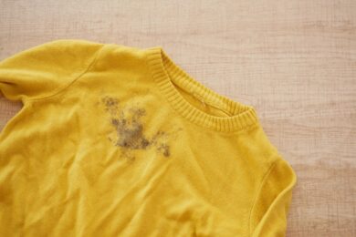 Quel maglione di lana non è da buttare: anche le macchie più ostinate si possono trattare