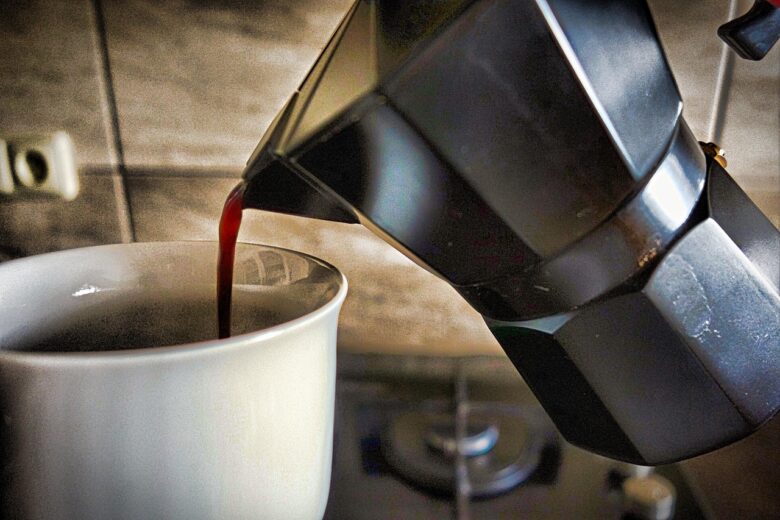 Caffè servito dalla moka