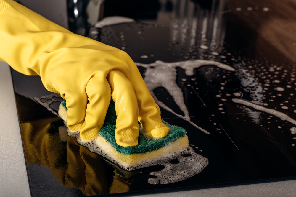 Kitchen,Cleaning,With,Rubber,Gloves,Spraying,Cleaner,On,Glass,Induction Kitchen,Cleaning,With,Rubber,Gloves,Spraying,Cleaner,On,Glass,Induction