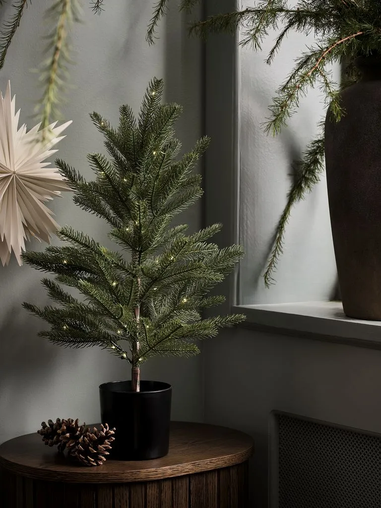 albero di natale jysk in vaso nero albero di natale jysk in vaso nero