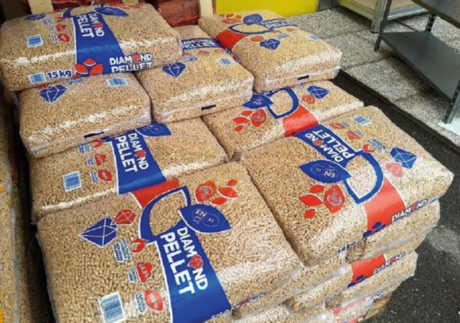 Fino a 72 sacchi di pellet in un solo bancale: Leroy Merlin punta sulla scorta conveniente per l’inverno