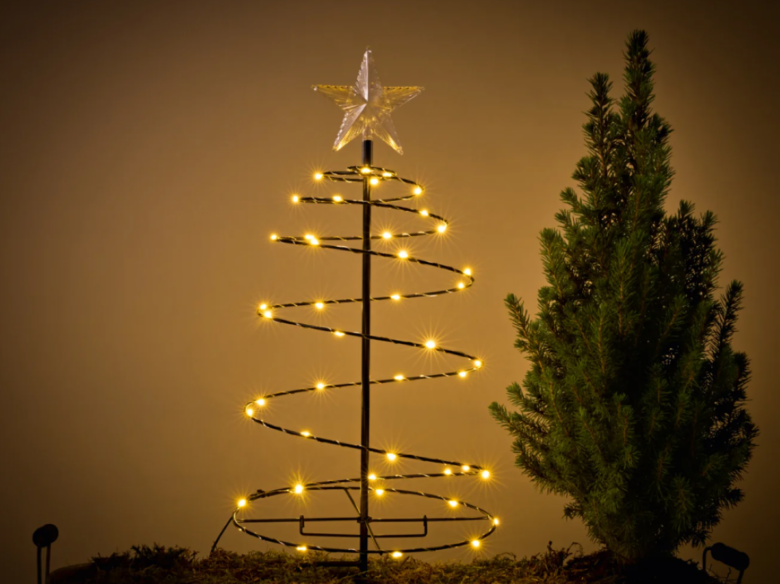 Lampada decorativa luminosa a forma di abete proposta da Lidl